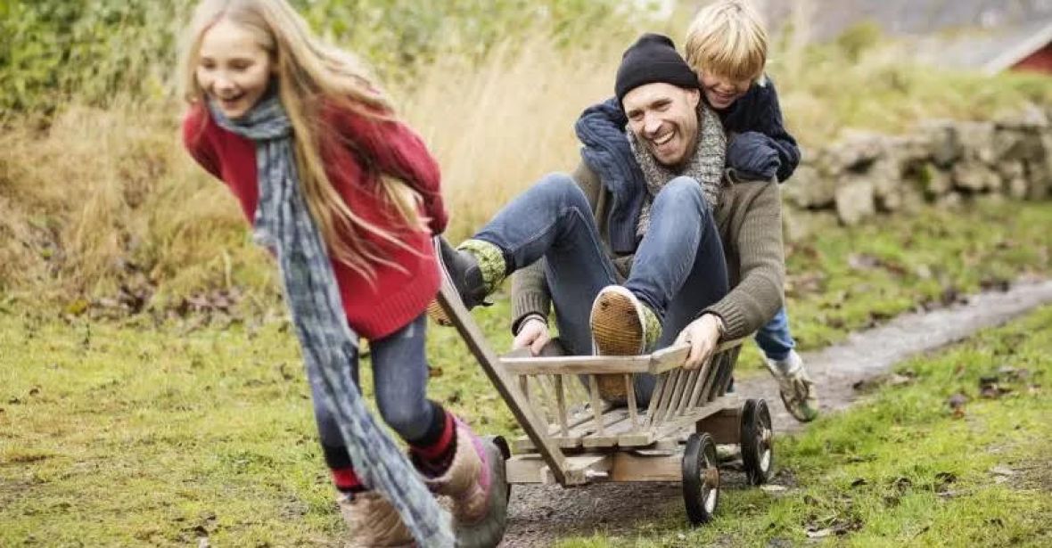8 formas de ser mais feliz neste ano, segundo a ciência 